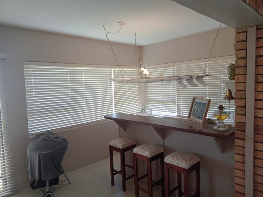 5 Bedroom Property for Sale in Wavecrest Eastern Cape